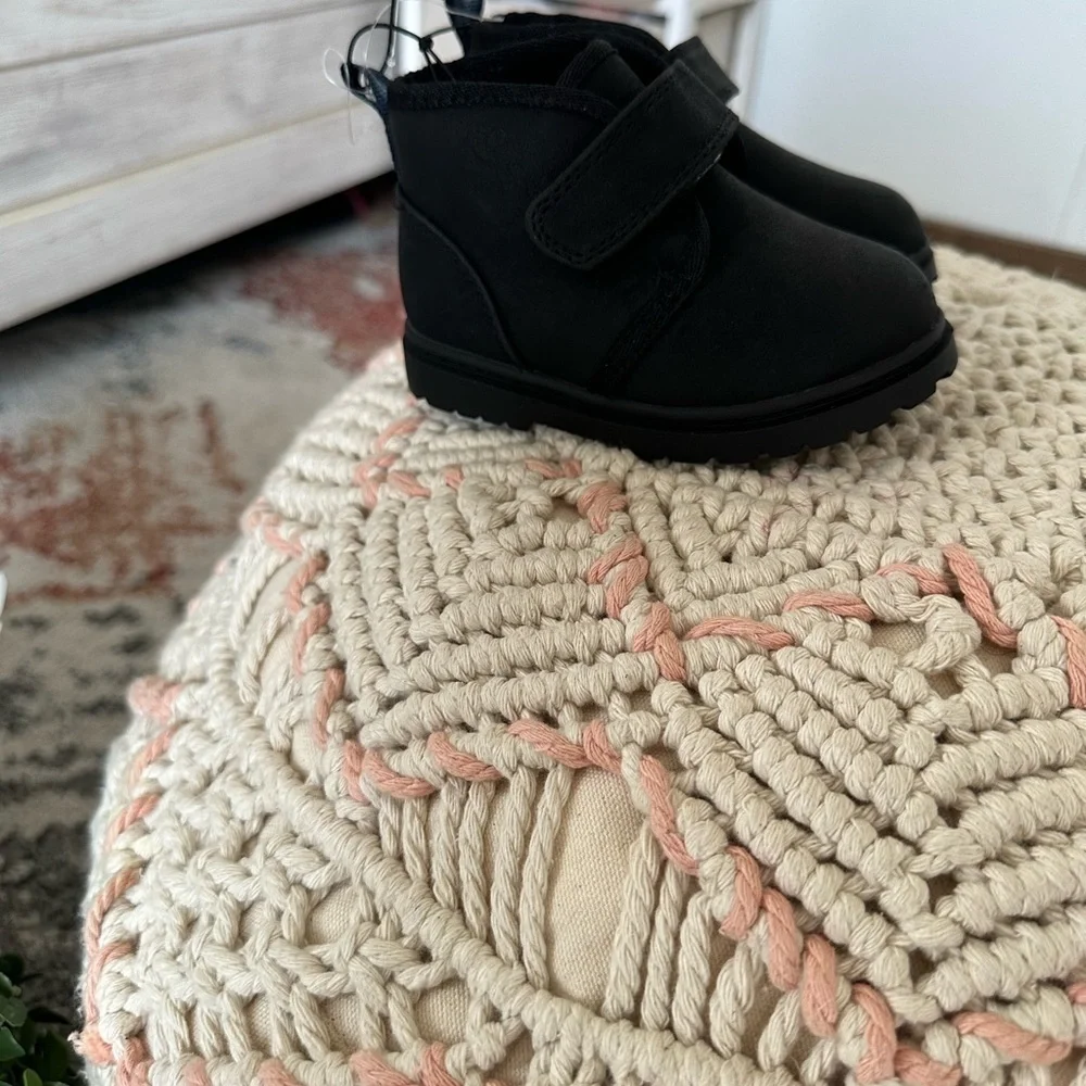 Cat & Jack Black Magnus Shoes Sherpa Lined Ankle Toddler Boots Size 5